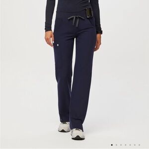 FIGS Kade Cargo Scrub Pant- Size Medium petite- Navy